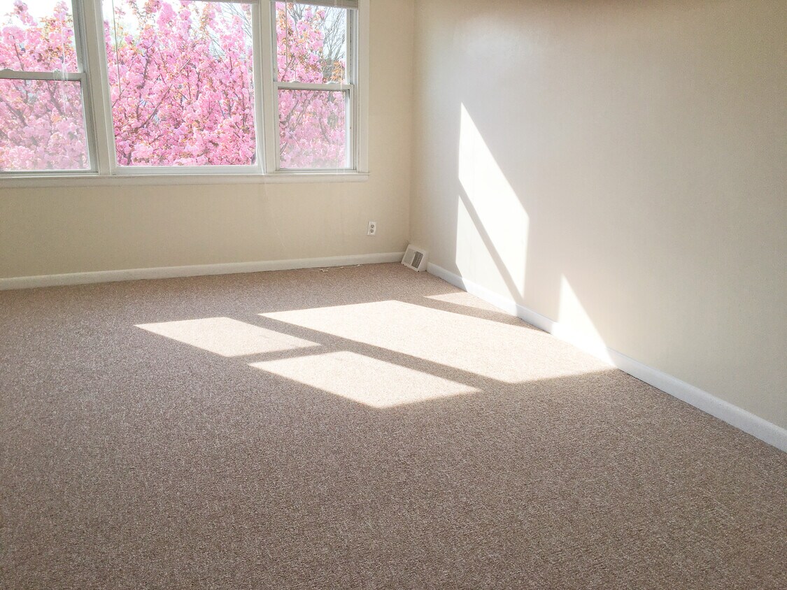 Foto principal - 7404 Brockton Rd