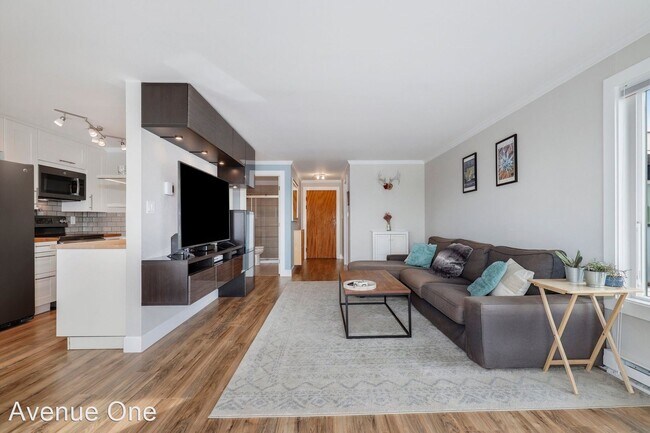 Building Photo - 2 br, 1 bath House - 3710 27th Pl W #406