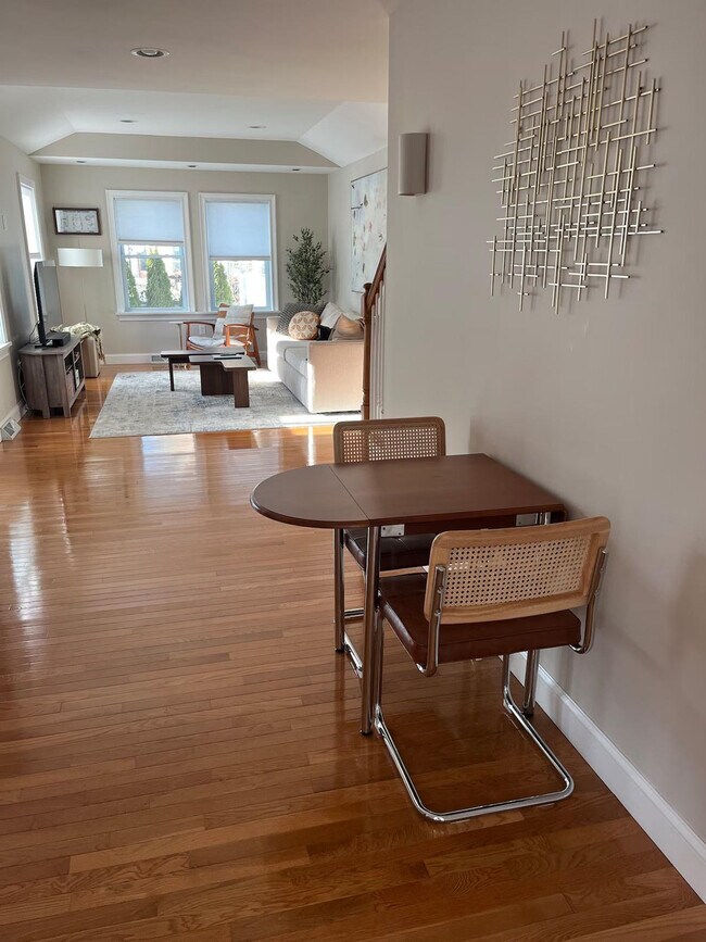 Building Photo - 99 W Circular St