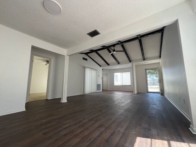 Building Photo - 151 Mariposa