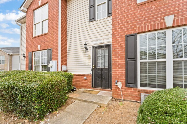 Building Photo - Updated townhome in Decatur!!
