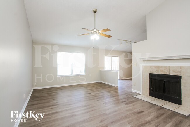 Foto del edificio - 8407 Fort Sumter Dr