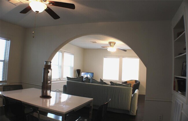 Foto del edificio - 1761 Michigan St