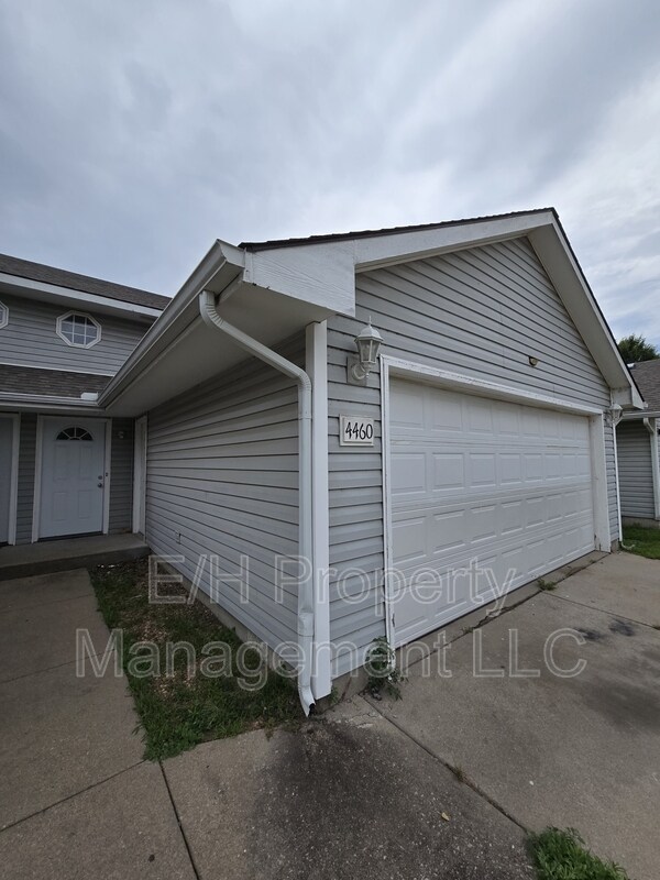 Building Photo - 4460 S Elizabeth Ave
