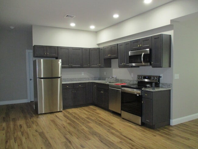 Building Photo - 1484 CT-171