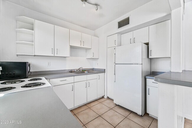 Foto del edificio - 841 S 6th Ave