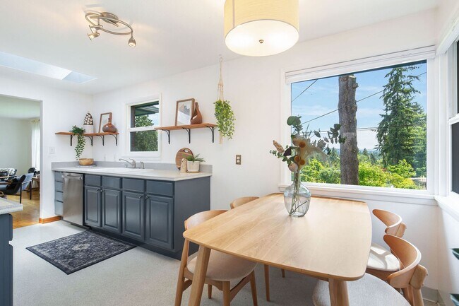 Foto del edificio - Pets Welcome, Quite Street, Elevated View,...