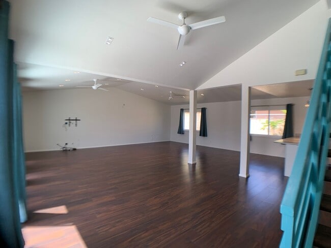 Foto del edificio - Mililani  - Rare 4 bedroom with upgraded kitchen/bathroom & large living/dining room