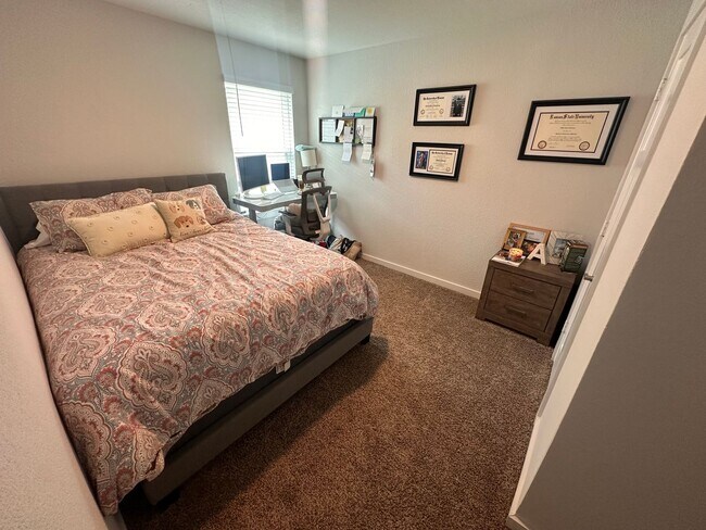 Building Photo - 3 Bedroom, 2 Bath in Midtown Subdivision C...
