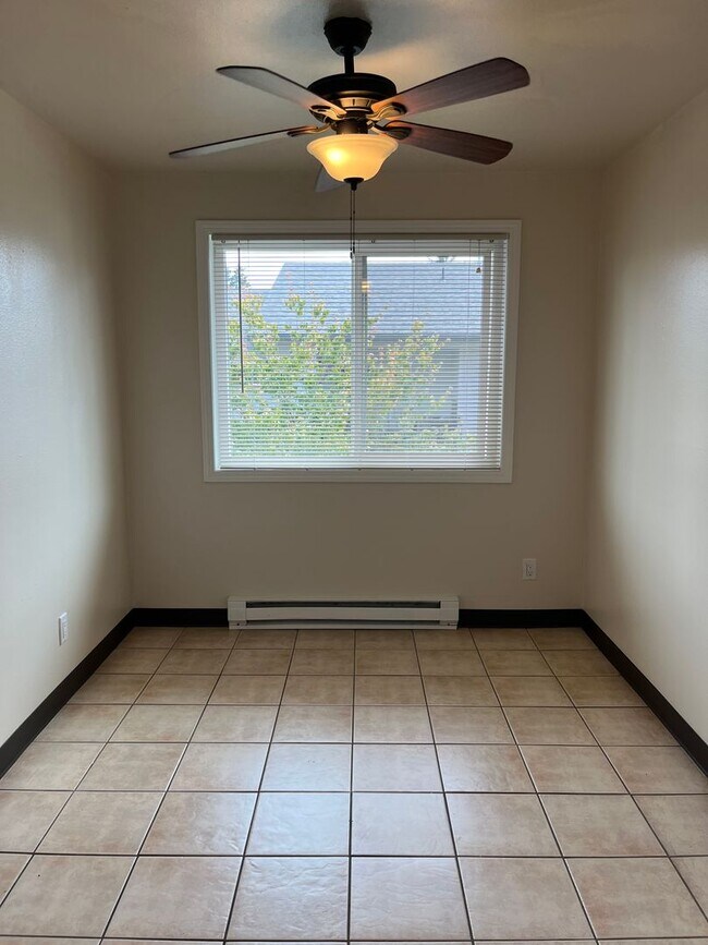 Foto del edificio - 1 Bed • 1 Bath Downstairs Unit