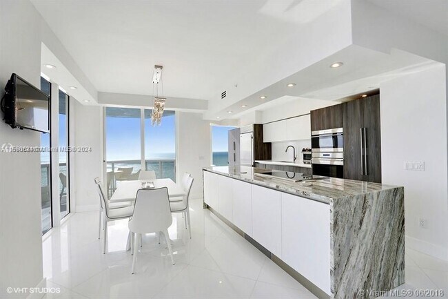 Foto del edificio - 4779 Collins Ave