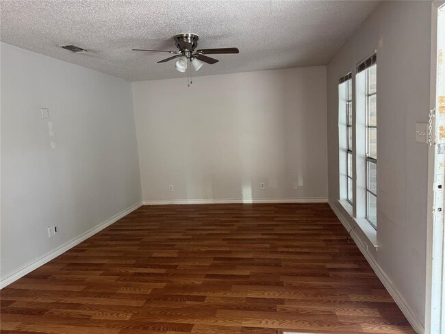 Building Photo - 10622 Golden Quail Dr