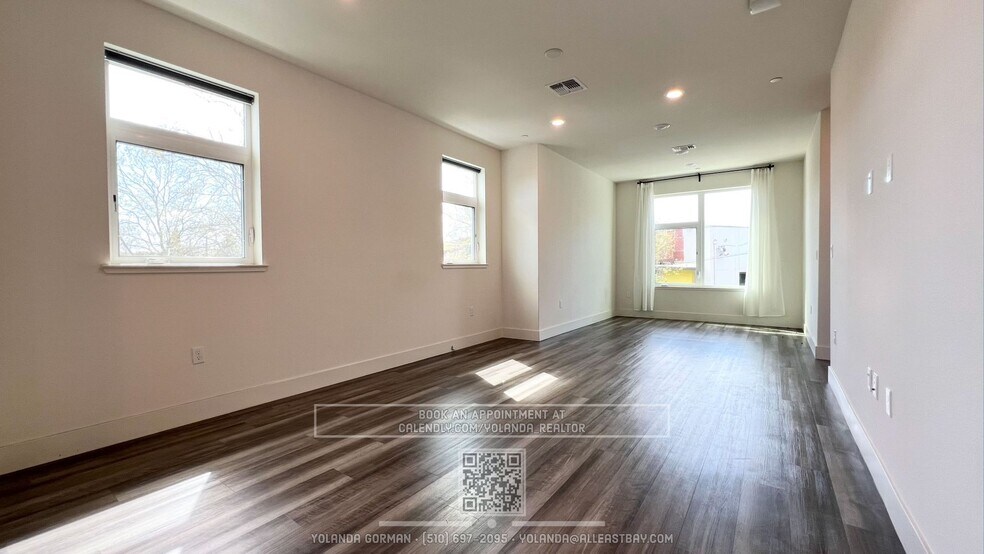 Modern Style and Sophistication, 2 En-Suite BR, 2.5 BA Townhouse with EV charging