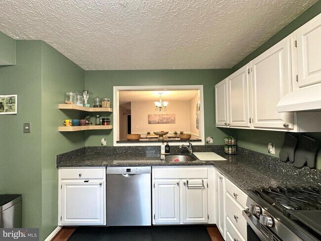 Foto del edificio - 7678 Willow Point Dr