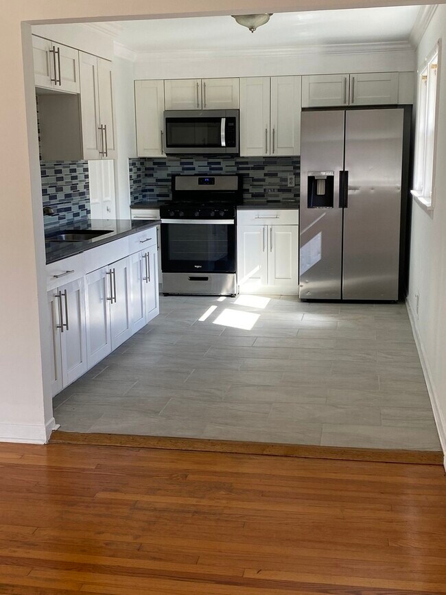 Building Photo - 9029 Sproat Ave