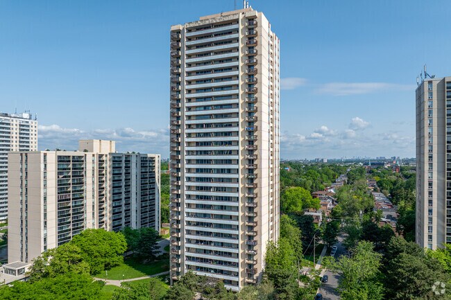 Photo du bâtiment - 299 Glenlake (Toronto) Limited