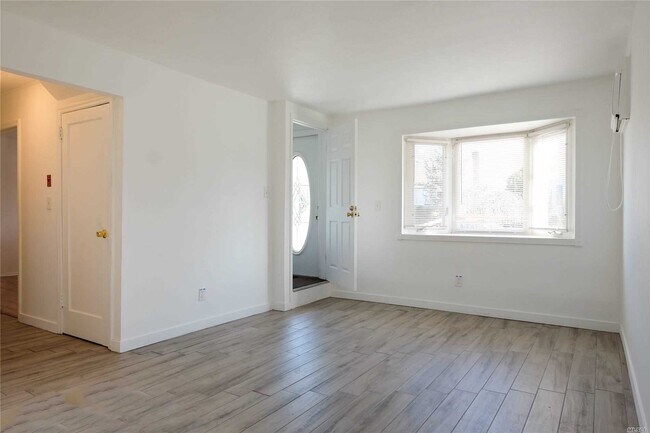 Foto del edificio - 3120 Oceanside Rd