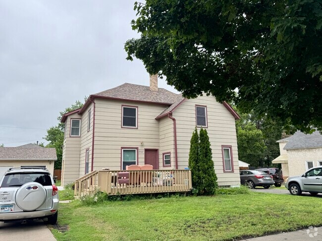 Building Photo - 2522 5th St NE