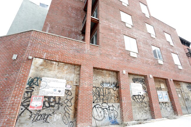 Building Photo - 671 Henry St