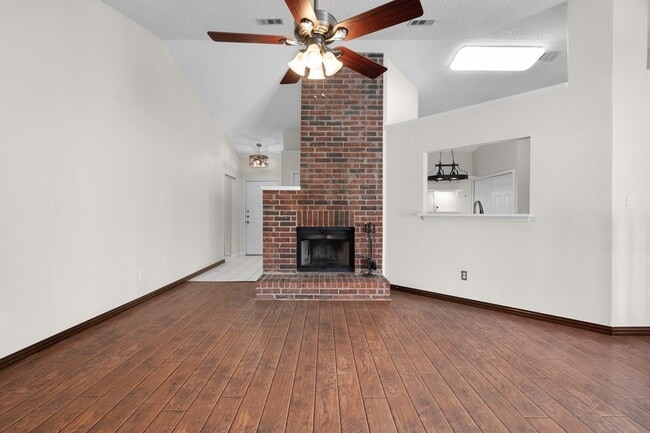 Building Photo - 1425 Thistlewood Ln