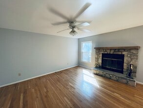Building Photo - 103 Parkway Vista Dr