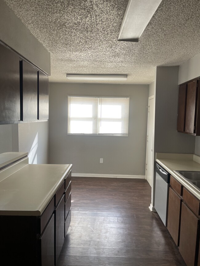 Building Photo - 702 16th St