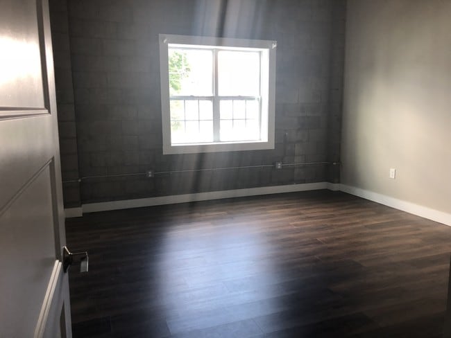 Building Photo - 108 Adams St