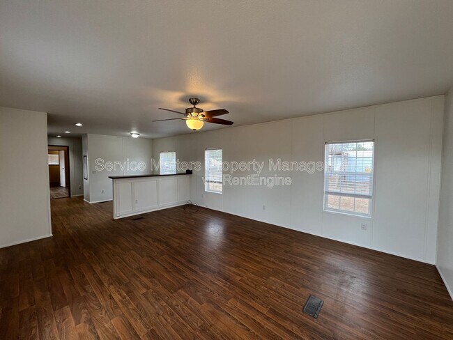 Foto del edificio - 4831 Douglas Dr