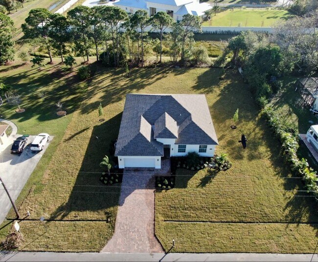 Building Photo - 2341 SE Gowin Dr