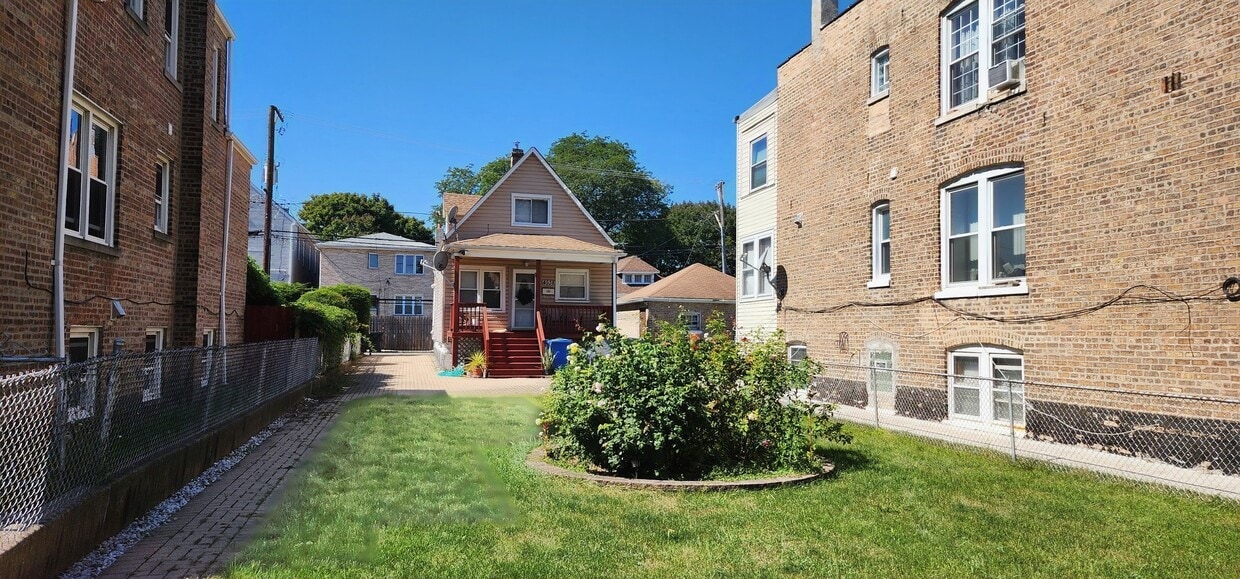 Primary Photo - 4538 S Sawyer Ave