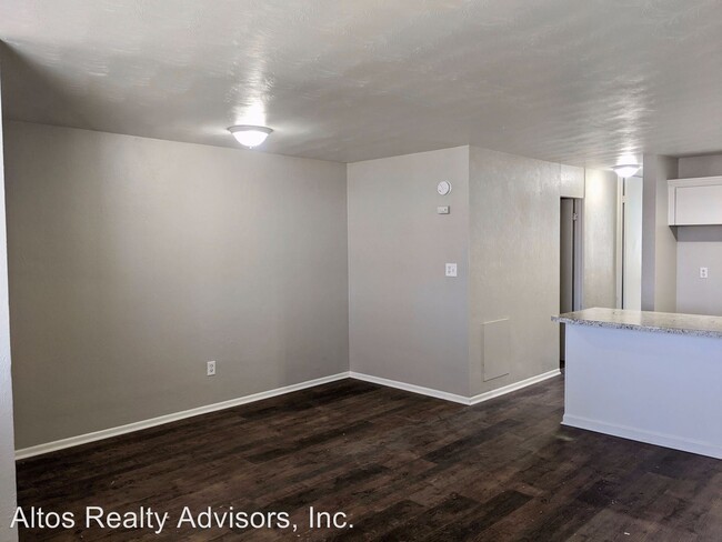Building Photo - 5360 S Elati St