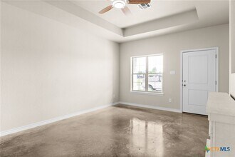 Building Photo - 412 W Avenue C