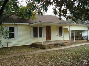 Building Photo - 3304 Forest St