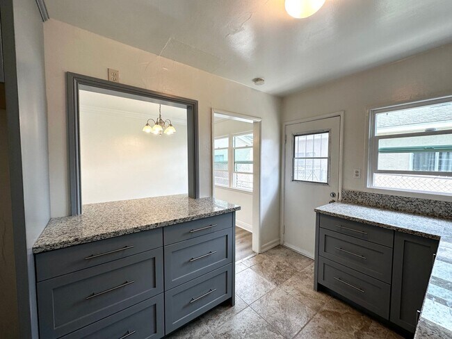 Building Photo - 17th St. 379