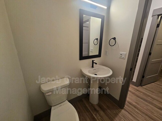 Foto del edificio - 5157 Beach Dr