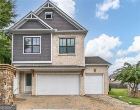 Building Photo - 109 Village Green Ave