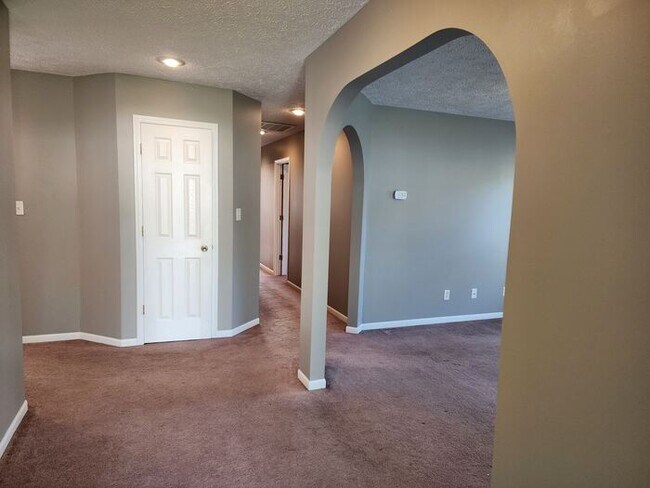 Building Photo - 3 Bedroom Home on the North Side