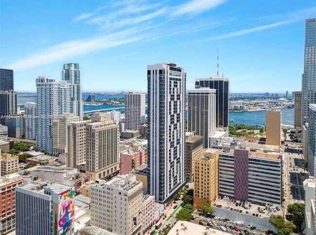 Foto del edificio - 151 SE 1st St