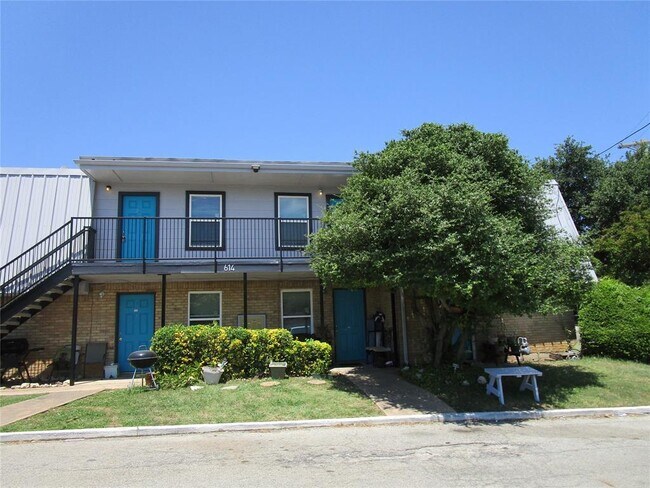 Building Photo - 616 Londonderry Ln