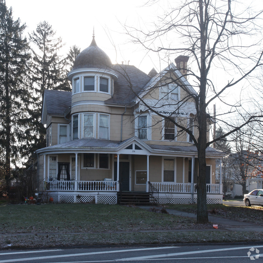 Primary Photo - 238 Albany Ave