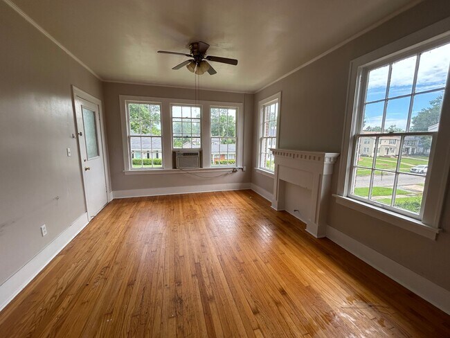 Building Photo - Beautiful Highland 1 Bedroom Apartment