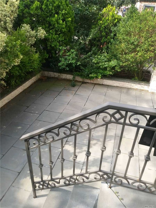 Foto del edificio - 53-78-78 63rd St