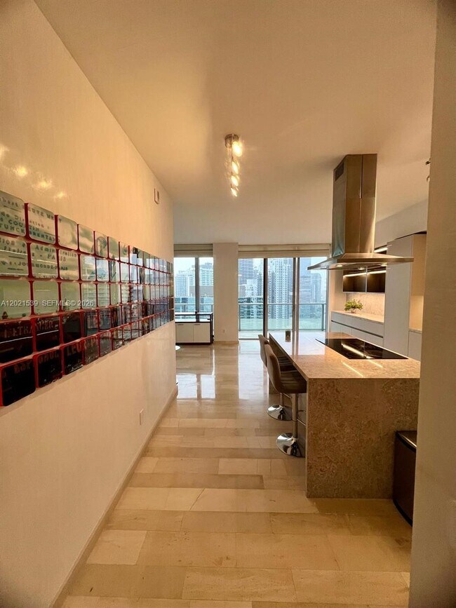 Foto del edificio - 1300 Brickell Bay Dr