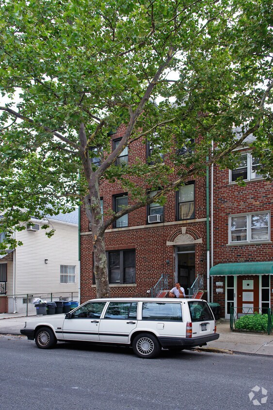 Building Photo - 1633 W 9th St