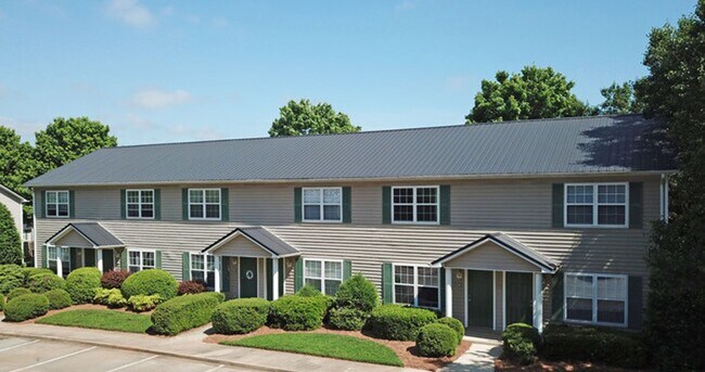 Building Photo - Spacious 2 Bedroom Townhomes in the Heart ...