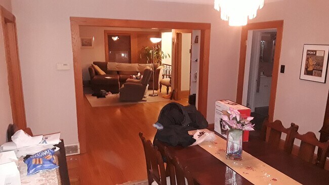 Dining Room - 1056 W Glenlake Ave
