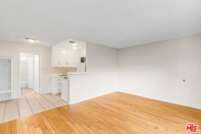 Foto del edificio - 2435 2nd St