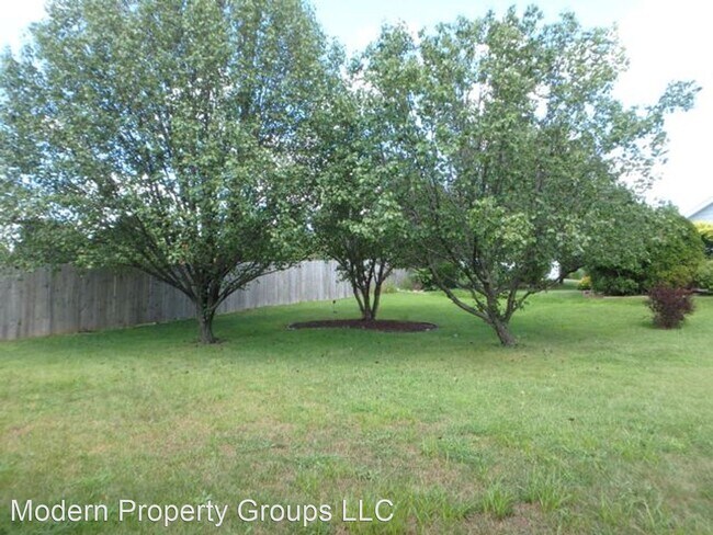 Foto del edificio - 3 br, 2 bath House - 3828 Woods Edge Rd