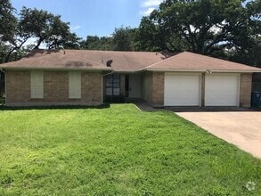 Building Photo - 13110 Villa Park Dr