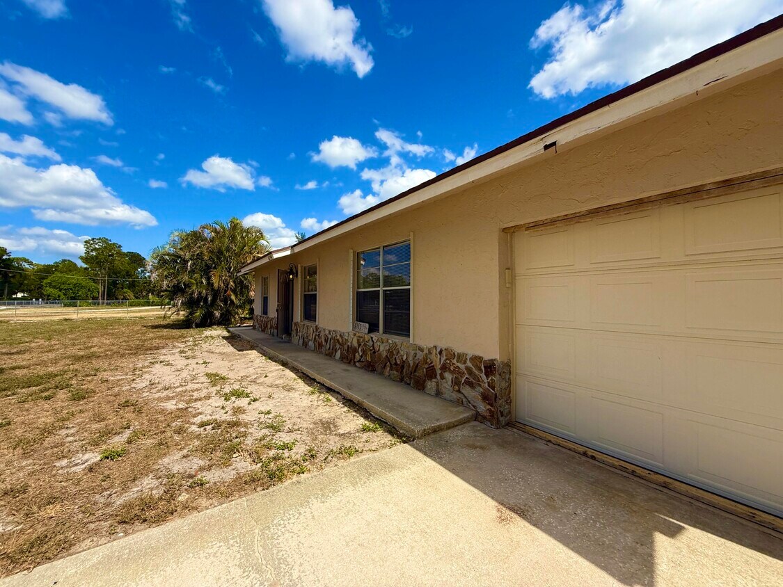 Primary Photo - 16394 Pimlico Dr E